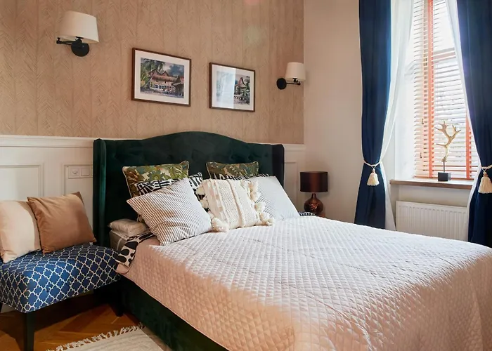 Luxury Oldtown Free Parking Apartment *